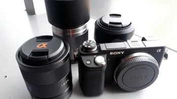 Un nou aparat foto Sony NEX se apropie de utilizatori
