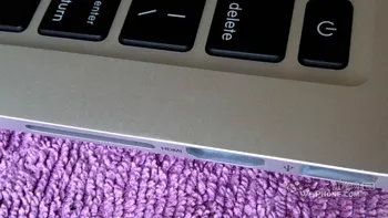 Imagini cu noul MacBook Pro de 13 inci Retina Display