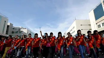 Noi valuri de greve la Foxconn afecteaza disponibilitatea noului iPhone