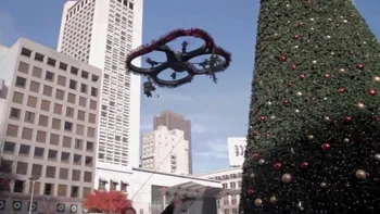 Love Drone: Vreți să vă sărutați sub... drona cu vâsc? [VIDEO]