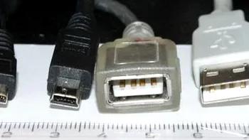 Un nou conector USB s-a inspirat din portul Lightning