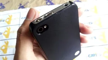 Armă cu electroşocuri cu formă de... iPhone