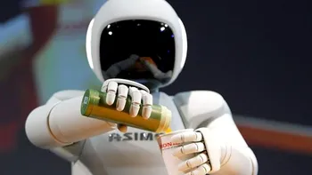 Noul robot umanoid Honda ASIMO tinde să fie de un real ajutor