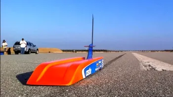Aceasta este cea mai rapidă maşină de jucărie cu radio comandă din lume
