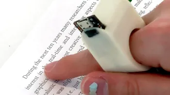 FingerReader ajută orbii să poată citi cărţi obişnuite