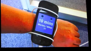 Prototipul pentru Android Wear a fost un Nexus S. Și da, Google l-a pus la încheietura cuiva