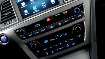 Apple CarPlay este demonstrat pe un automobil Hyundai