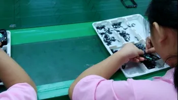 Telefoanele de milioane de euro ale Samsung, fabricate în China de minori prost plătiți