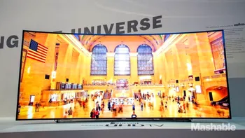 Televizorul curbat, UHD, de 105 inci de la Samsung îți golește visteria