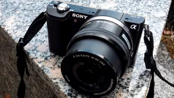 Cea mai bună poză digitală, între un mirrorless „de buget“ și un cameraphone foarte bun