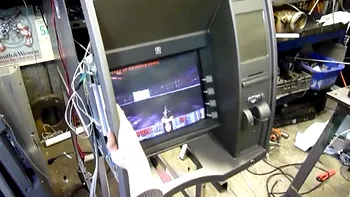 Cea mai utilă spargere de bancomat: nu a furat bani, ci a jucat Doom [VDEO]