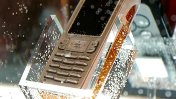 O istorie a telefoanelor rezistente la apă - șapte dispozitive impermeabile [VIDEO]