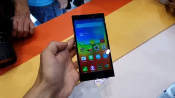 Cu mâinile pe Lenovo Vibe Z2 - smartphone la puterea selfie [VIDEO Hands-on]