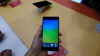Cu mâinile pe Lenovo Vibe X2 - primul telefon în straturi e dubios [VIDEO Hands-on]