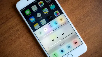 Cum să distrugi un iPhone 6: Cele mai brutale teste prin care poate fi trecut [VIDEO]