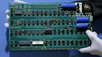 Un ”nou” computer Apple 1 se vinde la licitație cu un preț exorbitant