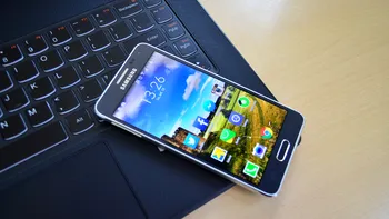Samsung Galaxy S6 ar putea fi lansat alături de un smartwatch rotund, în luna martie