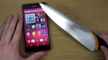 Sony Xperia Z3 întâlnește un cuțit de bucătar și scapă întreg dintr-un test extrem [VIDEO]