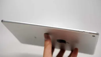 Testul absurdului: oamenii îndoaie iPad Air 2 și se laudă pe YouTube [VIDEO]