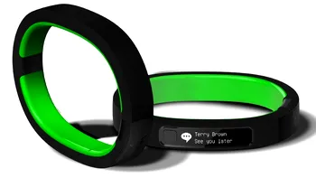 Razer trece la purtabile: Brățara Razer Nabu are o dată de lansare și un preț final