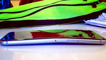 Dimensiunea unui eșec: Cum arată 300 de telefoane iPhone 6 Plus îndoite? [VIDEO]