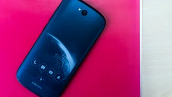 Cel mai iubit telefon al rușilor va avea doi succesori: ce noutăți aduce YotaPhone 3