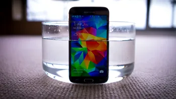Cu trei Galaxy S5, Samsung a creat poate cel mai ciudat sau mai interesant om de zăpadă [VIDEO]
