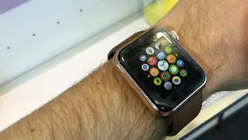 CES 2015 - Prima clonă de Apple Watch costă doar 30 de dolari