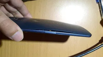 Carcasa de pe Nexus 6 se curbează singură