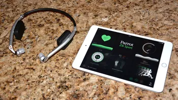 CES 2015 - Parrot Zik Sport combină sunetul de calitate cu senzori de mişcare [VIDEO]