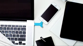 Brelocul care va elimina nevoia de cabluri: Connect Plus te ajută sa încarci orice telefon, oriunde
