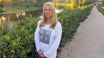 O tânără a murit după ce a scăpat în cadă iPhone-ul pus la încărcat