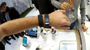 MWC 2015 - Brățara inteligentă care le ajută pe femei în zilele sensibile
