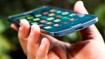 Cum vrea Samsung să creeze primul telefon curbat cu adevărat util