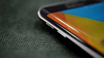 De ce e atât de scump Samsung Galaxy S6 edge: Ecranul curbat mărește costul de producție