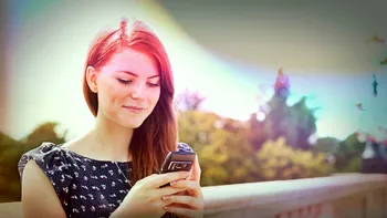 Cele mai potrivite telefoane pentru femei: Cadouri de 8 martie care încap în poșetă