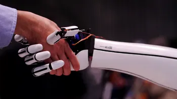 Japonezii au creat mâna bionică pe care o controlezi cu ajutorul smartphone-ului