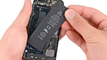 Apple va continua să schimbe bateriile de pe iPhone 5