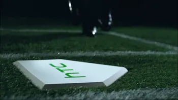 HTC zdrobeşte concurenţa cu o bâtă de baseball: iPhone 6, LG G3 și Galaxy S5 [VIDEO]