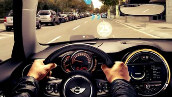 Mini lucrează la ochelarii care îți permit să vezi prin mașină