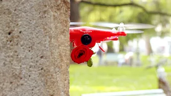 Dragostea unei drone pentru o femeie te va face să vezi viitorul altfel [VIDEO]