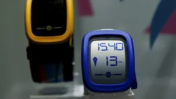 Swatch promite să revoluționeze ceasul inteligent: autonomie de șase luni