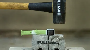 Un Apple Watch este îngheţat, împuşcat şi aruncat în aer ca să vezi dacă rezistă [VIDEO]