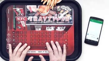 KFC a inventat o tavă datorită căreia nu vei mai murdări ecranul telefonului [VIDEO]