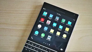Telefonul BlackBerry cu ecran pătrat revine în 2015 cu nume și design noi