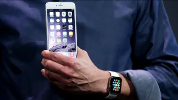 Interesul pentru Apple Watch i-a dat lui Cook un motiv să se umfle în pene