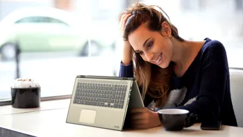 Toshiba lansează un laptop convertibil cu ecran de 15,6 inch