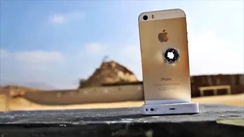 De câte iPhone-uri e nevoie pentru a opri un glonț [VIDEO]