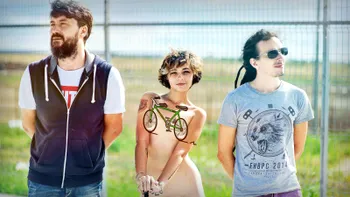 Oamenii care dezbracă bicicliști ne arată cum nuditatea online are scop nobil
