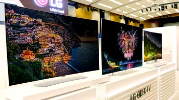 LG renunţă la fiţe și anunţă televizoare OLED 4K necurbate